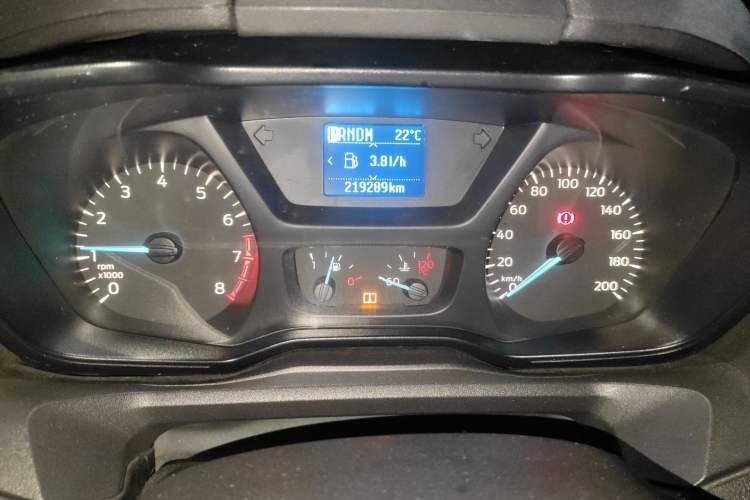 Used Ford Tourneo Custom 2017 2.0T Automatic Elite Edition Odometer Close Up