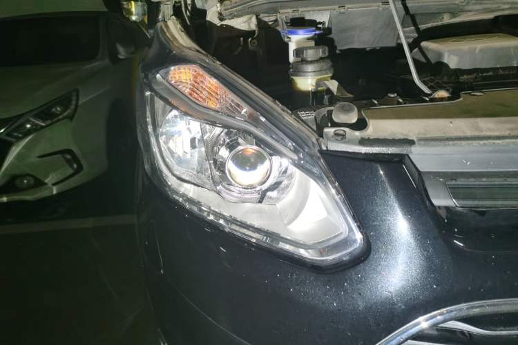 Used Ford Tourneo Custom 2017 2.0T Automatic Elite Edition Right Front Headlight