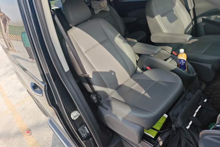 Used Ford Tourneo Custom 2017 2.0T Automatic Elite Version Right Front Seat