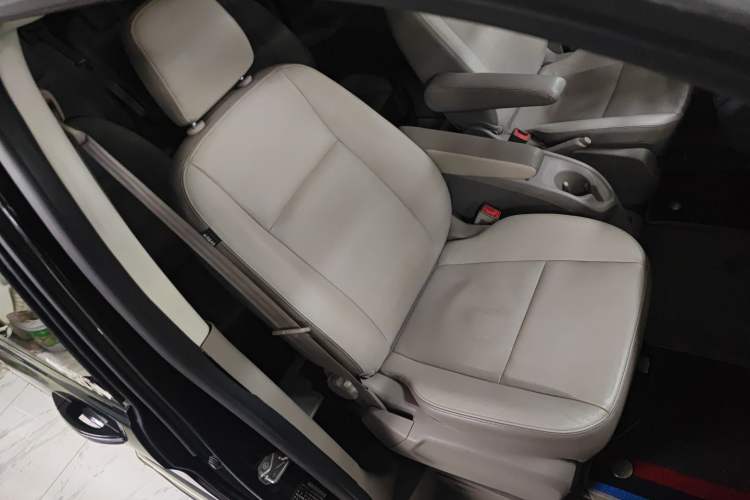 Used Ford Tourneo Custom 2017 2.0T Automatic Business Class Version Right Front Seat