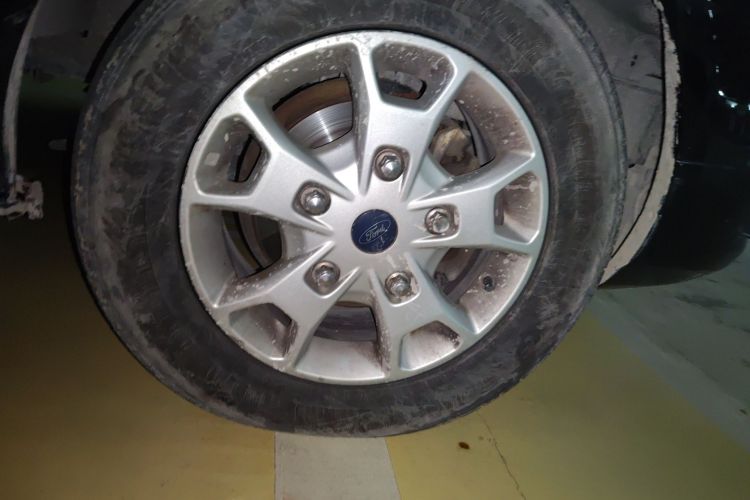 Used Ford Tourneo Custom 2017 2.0T Automatic Elite Edition Right Front Wheel Hub