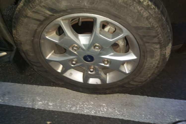 Used Ford Tourneo Custom 2017 2.0T Automatic Elite Edition Right Front Wheel Hub