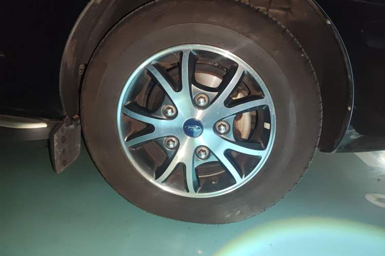 Used Ford Tourneo Custom 2017 2.0T Automatic Elite Version Right Front Wheel Hub