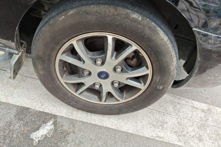 Used Ford Tourneo Custom 2017 2.0T Automatic Elite Version Right Front Wheel Hub