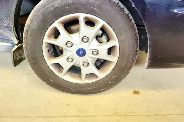 Used Ford Tourneo Custom 2017 2.0T Automatic Elite Edition Right Front Wheel Hub