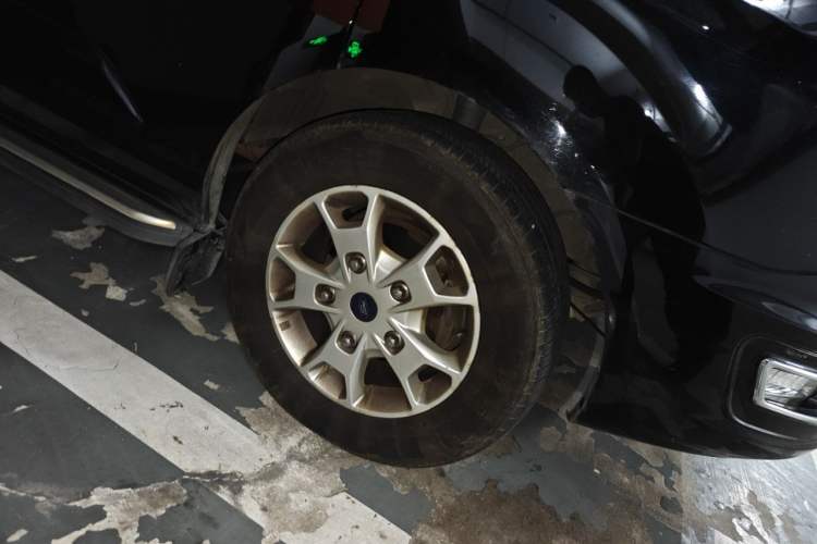 Used Ford Tourneo Custom 2017 2.0T Automatic Elite Edition Right Front Wheel Hub
