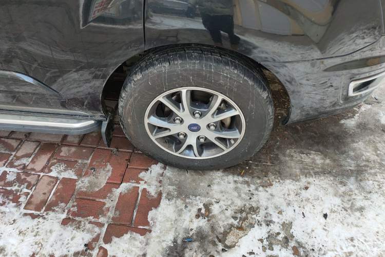 Used Ford Tourneo Custom 2017 2.0T Automatic Elite Version Right Front Wheel Hub