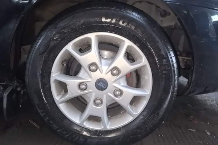 Used Ford Tourneo Custom 2017 2.0T Automatic Elite Edition Right Front Wheel Hub