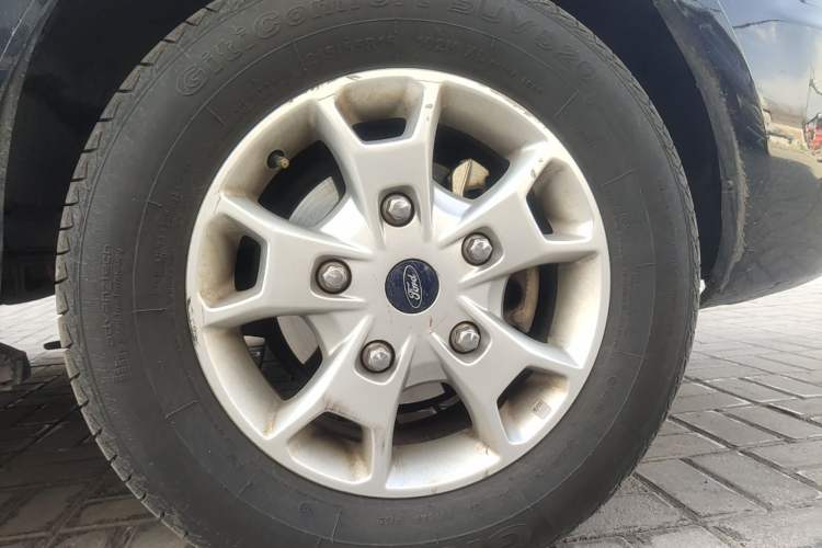 Used Ford Tourneo Custom 2017 2.0T Automatic Elite Edition Right Front Wheel Hub