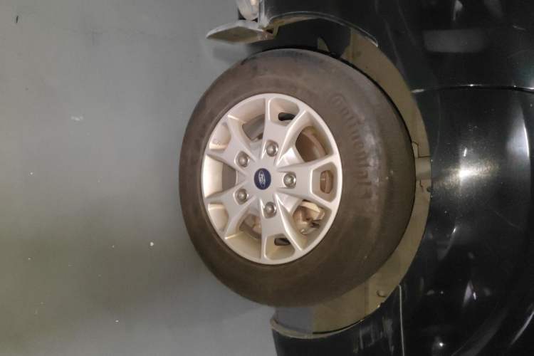 Used Ford Tourneo Custom 2017 2.0T Automatic Elite Edition Right Front Wheel Hub