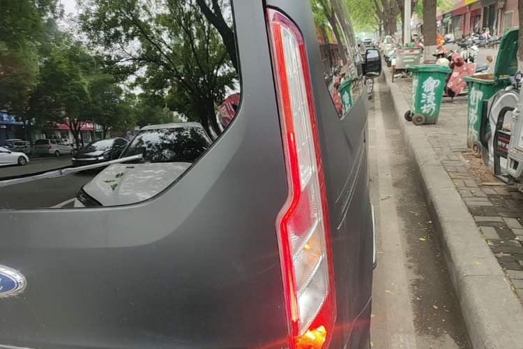 Used Ford Tourneo Custom 2017 2.0T Automatic Elite Edition Right Rear Taillight