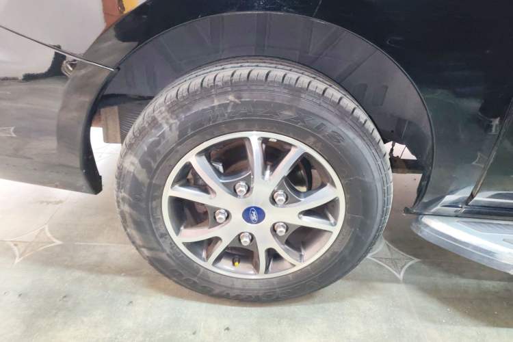 Used Ford Tourneo Custom 2017 2.0T Automatic Business Class Version Right Rear Wheel Hub