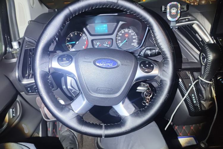 Used Ford Tourneo Custom 2017 2.0T Automatic Elite Version Steering Wheel