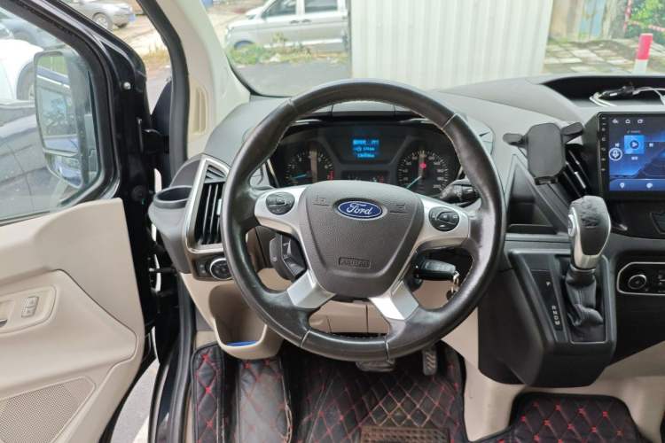 Used Ford Tourneo Custom 2017 2.0T Automatic Elite Version Steering Wheel