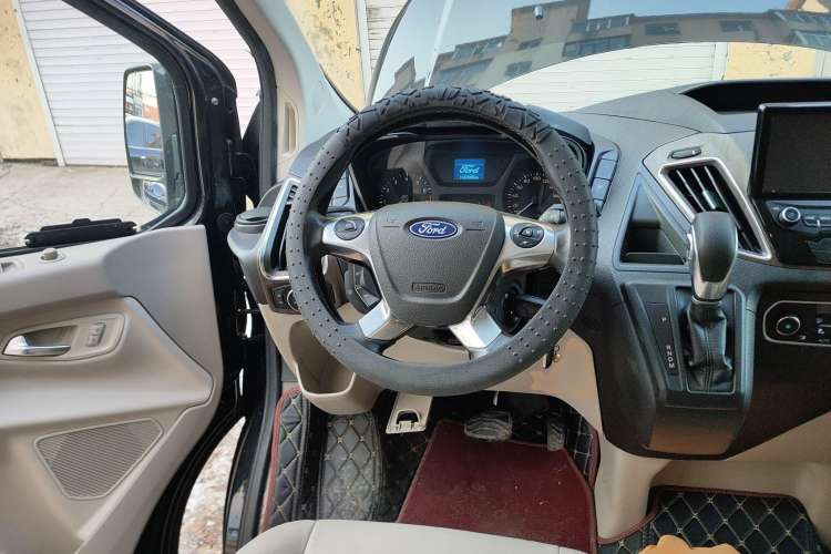 Used Ford Tourneo Custom 2017 2.0T Automatic Elite Version Steering Wheel