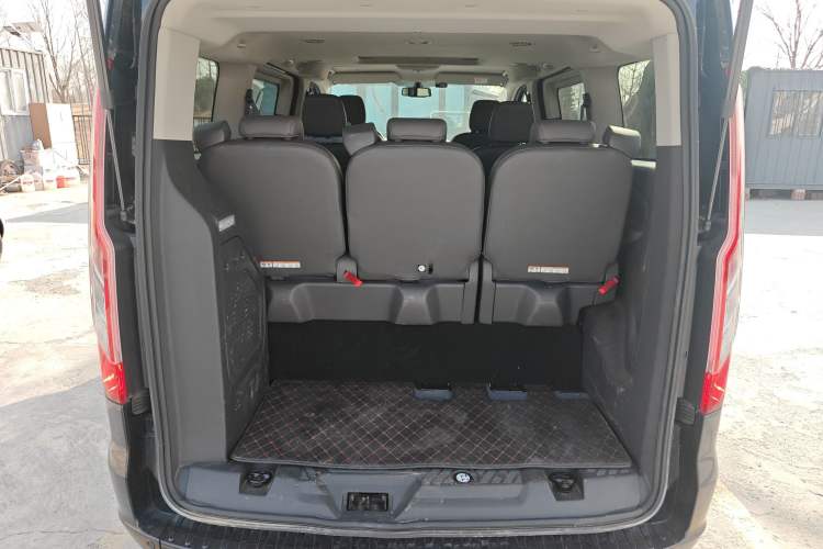 Used Ford Tourneo Custom 2017 2.0T Automatic Elite Version Trunk