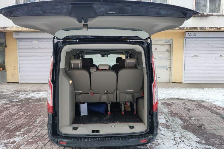 Used Ford Tourneo Custom 2017 2.0T Automatic Elite Version Trunk
