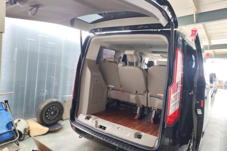 Used Ford Tourneo Custom 2017 2.0T Automatic Business Class Version Trunk