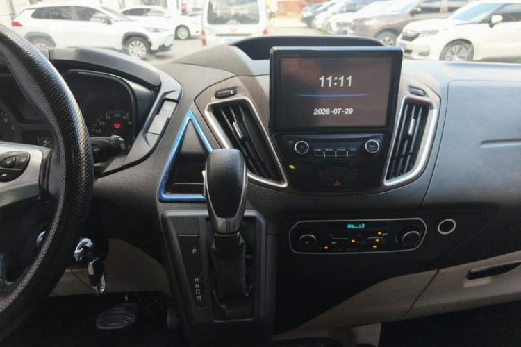 Used Ford Tourneo Custom 2017 2.0T Automatic Elite Version Audio And AC Panel
