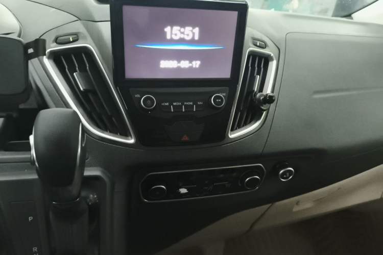 Used Ford Tourneo Custom 2017 2.0T Automatic Elite Version Audio And AC Panel