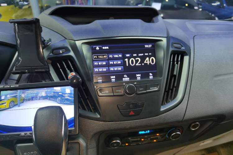 Used Ford Tourneo Custom 2017 2.0T Automatic Elite Edition Audio And AC Panel