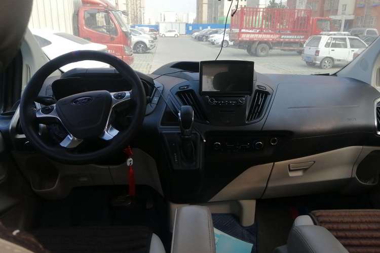 Used Ford Tourneo Custom 2017 2.0T Automatic Elite Edition Center Console