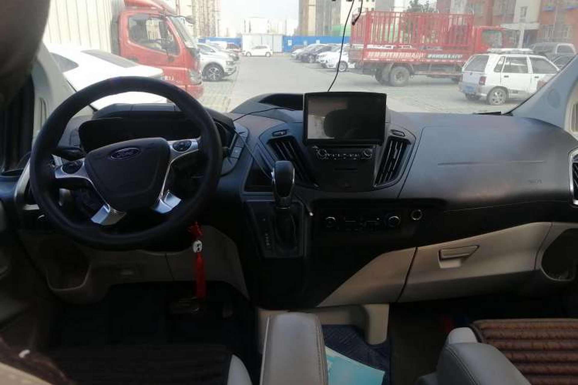 Used Ford Tourneo Custom 2017 2.0T Automatic Elite Edition Center Console