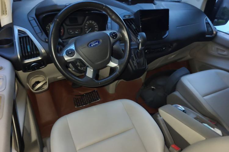 Used Ford Tourneo Custom 2017 2.0T Automatic Elite Edition Center Console