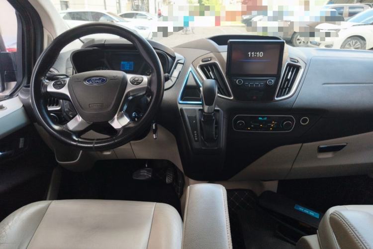 Used Ford Tourneo Custom 2017 2.0T Automatic Elite Version Center Console