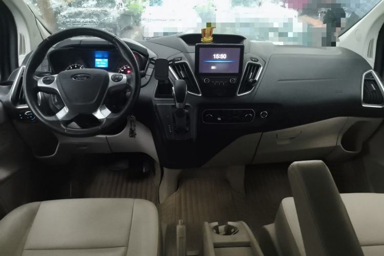 Used Ford Tourneo Custom 2017 2.0T Automatic Elite Version Center Console