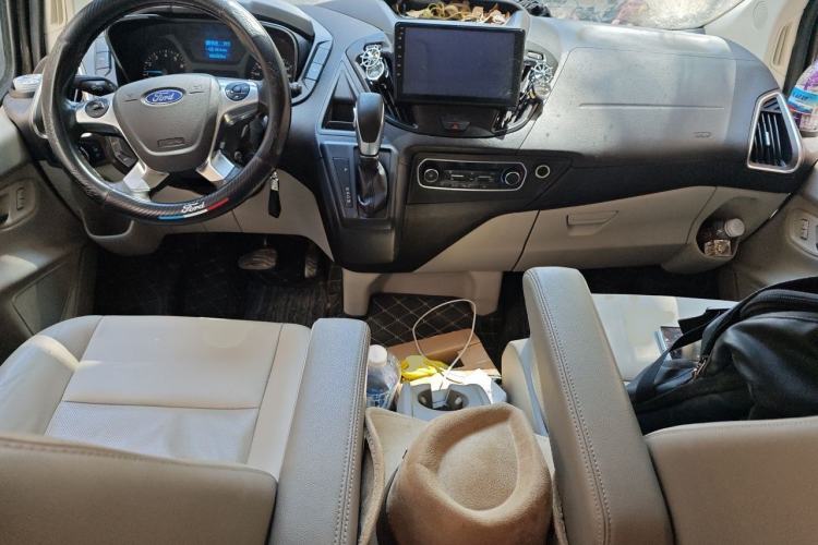 Used Ford Tourneo Custom 2017 2.0T Automatic Elite Version Center Console