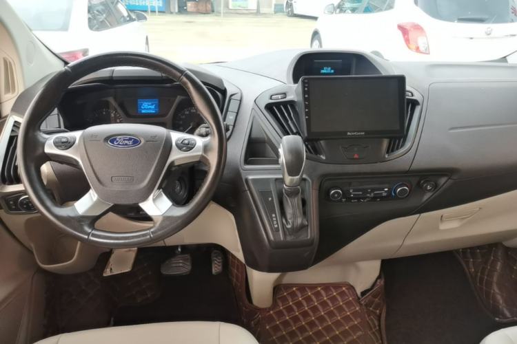 Used Ford Tourneo Custom 2017 2.0T Automatic Elite Edition Center Console
