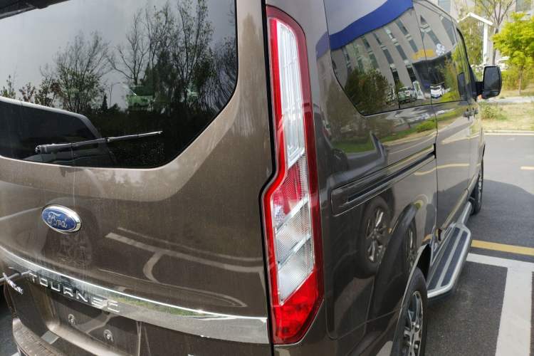 Used Ford Tourneo Custom 2017 2.0T Automatic Elite Version Exterior 3