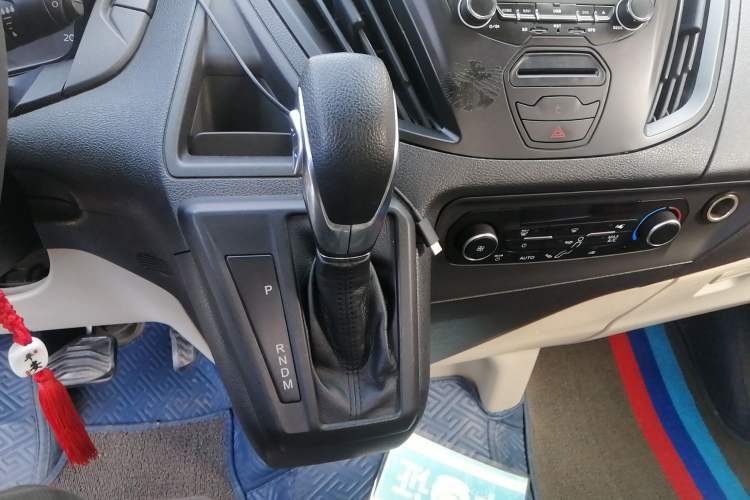Used Ford Tourneo Custom 2017 2.0T Automatic Elite Edition Gear Lever