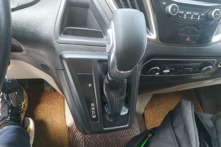 Used Ford Tourneo Custom 2017 2.0T Automatic Elite Version Gear Lever