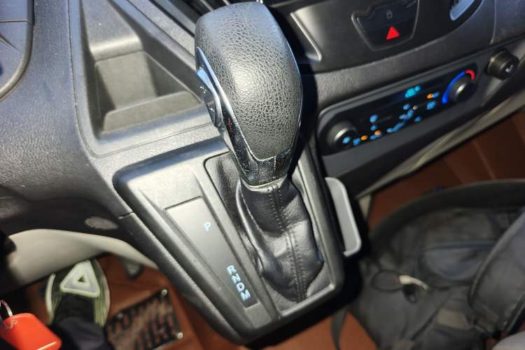 Used Ford Tourneo Custom 2017 2.0T Automatic Elite Edition Gear Lever