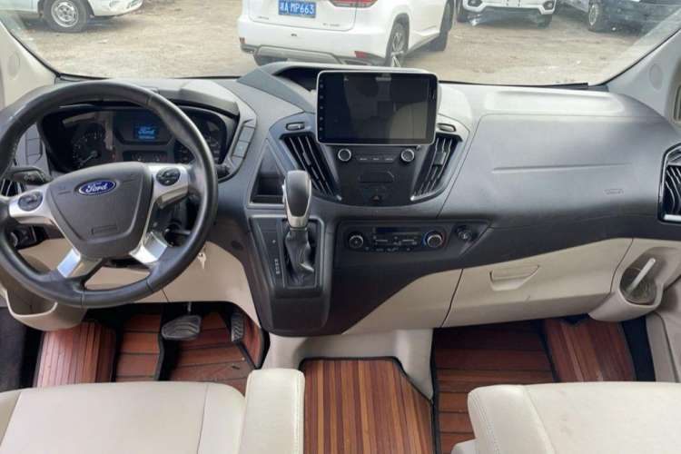 Used Ford Tourneo Custom 2017 2.0T Automatic Elite Edition Gear Lever