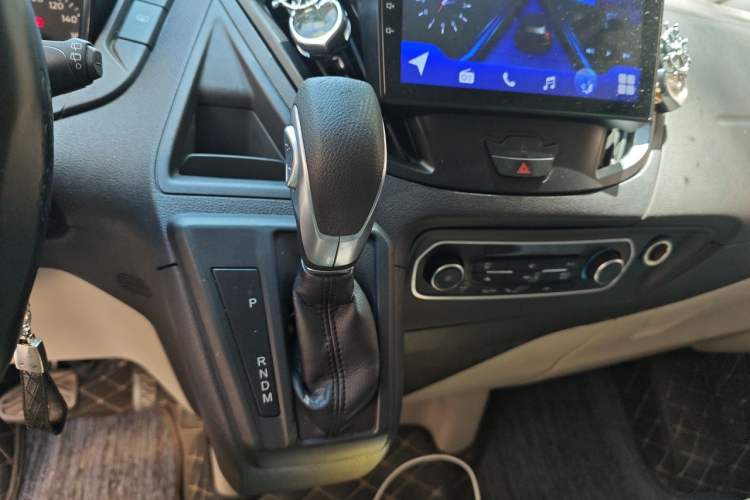 Used Ford Tourneo Custom 2017 2.0T Automatic Elite Version Gear Lever