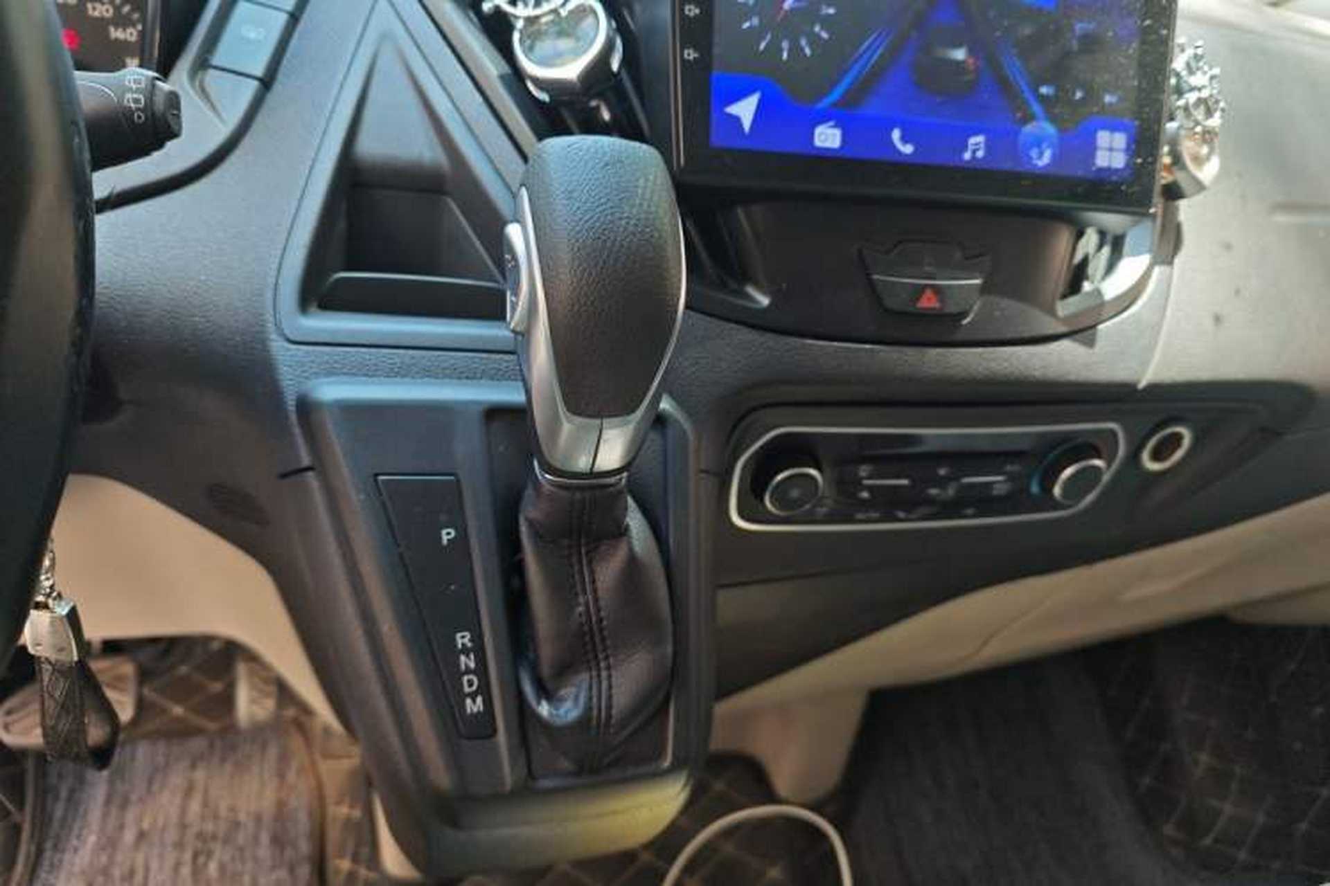 Used Ford Tourneo Custom 2017 2.0T Automatic Elite Version Gear Lever