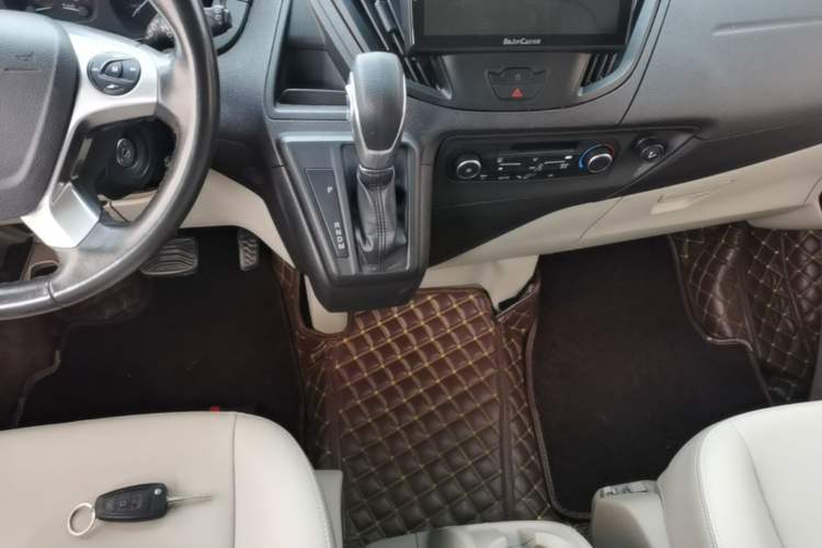 Used Ford Tourneo Custom 2017 2.0T Automatic Elite Edition Gear Lever