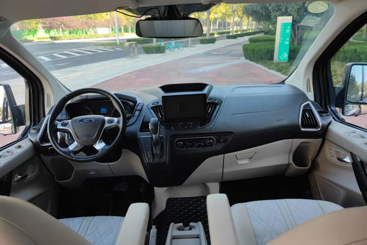 Used Ford Tourneo Custom 2017 2.0T Automatic Elite Version Interior 3