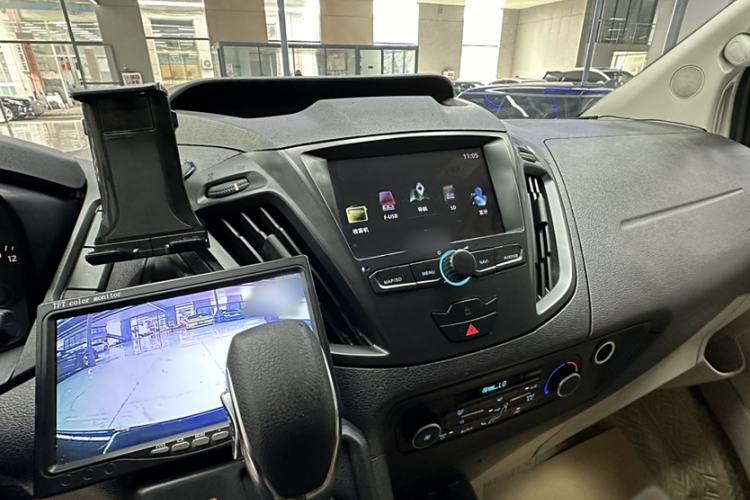 Used Ford Tourneo Custom 2017 2.0T Automatic Elite Edition Interior 4