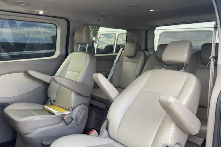 Used Ford Tourneo Custom 2017 2.0T Automatic Elite Edition Interior 4