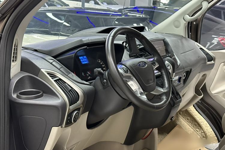 Used Ford Tourneo Custom 2017 2.0T Automatic Elite Edition Interior 5