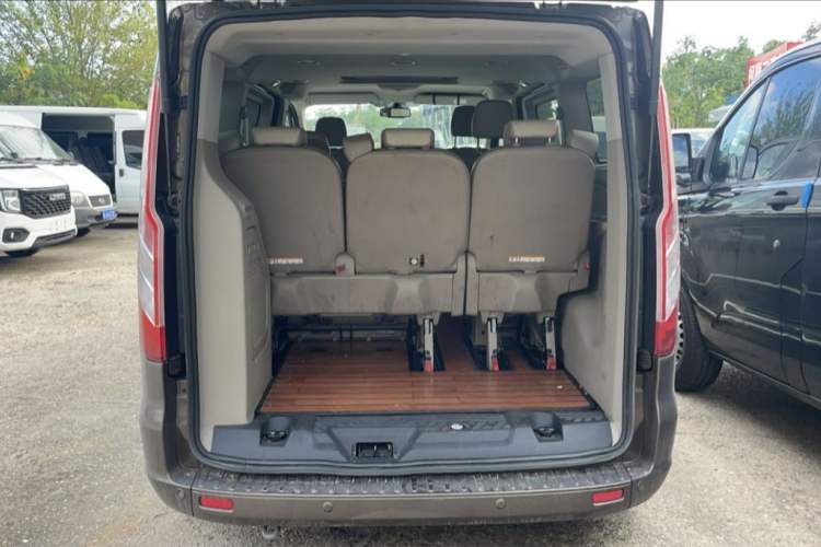 Used Ford Tourneo Custom 2017 2.0T Automatic Elite Edition Interior 5