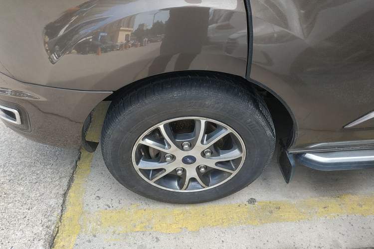 Used Ford Tourneo Custom 2017 2.0T Automatic Elite Version Left Front Wheel Hub