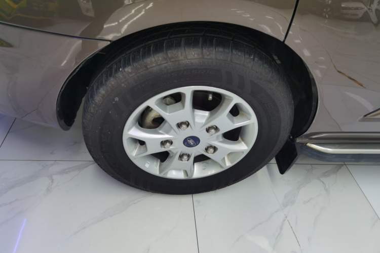 Used Ford Tourneo Custom 2017 2.0T Automatic Elite Edition Left Front Wheel Hub