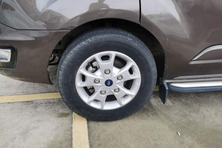 Used Ford Tourneo Custom 2017 2.0T Automatic Elite Edition Left Front Wheel Hub