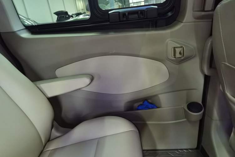 Used Ford Tourneo Custom 2017 2.0T Automatic Elite Edition Left Rear Door Interior