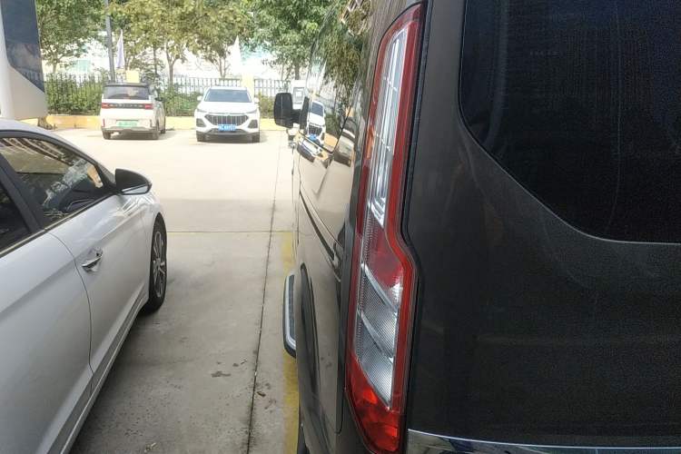 Used Ford Tourneo Custom 2017 2.0T Automatic Elite Version Left Rear Taillight